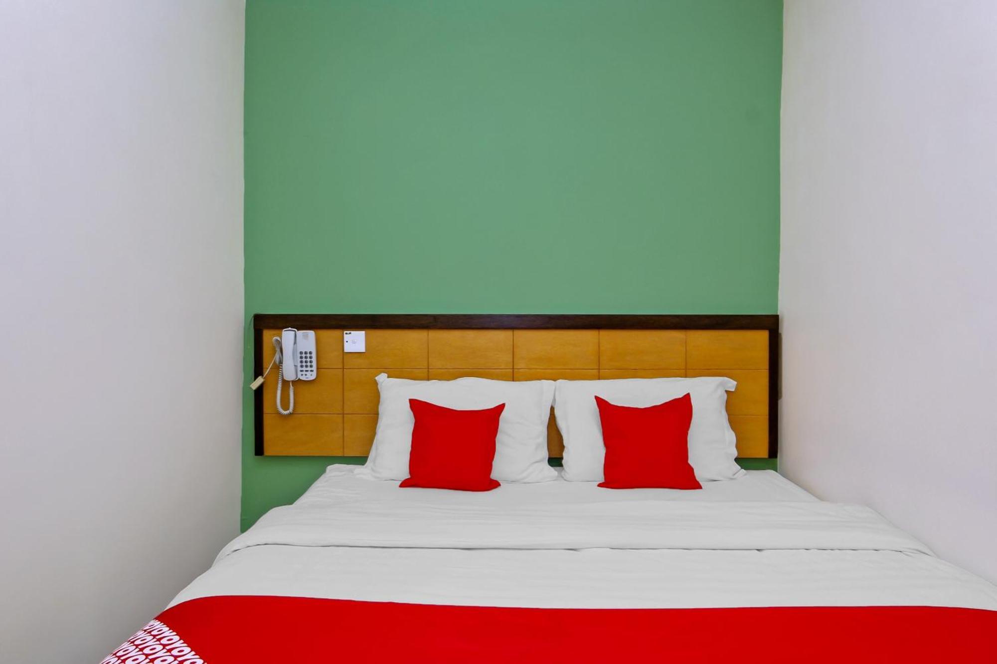 Oyo 44054 Holiday Mansion Inn Sibu Exterior foto