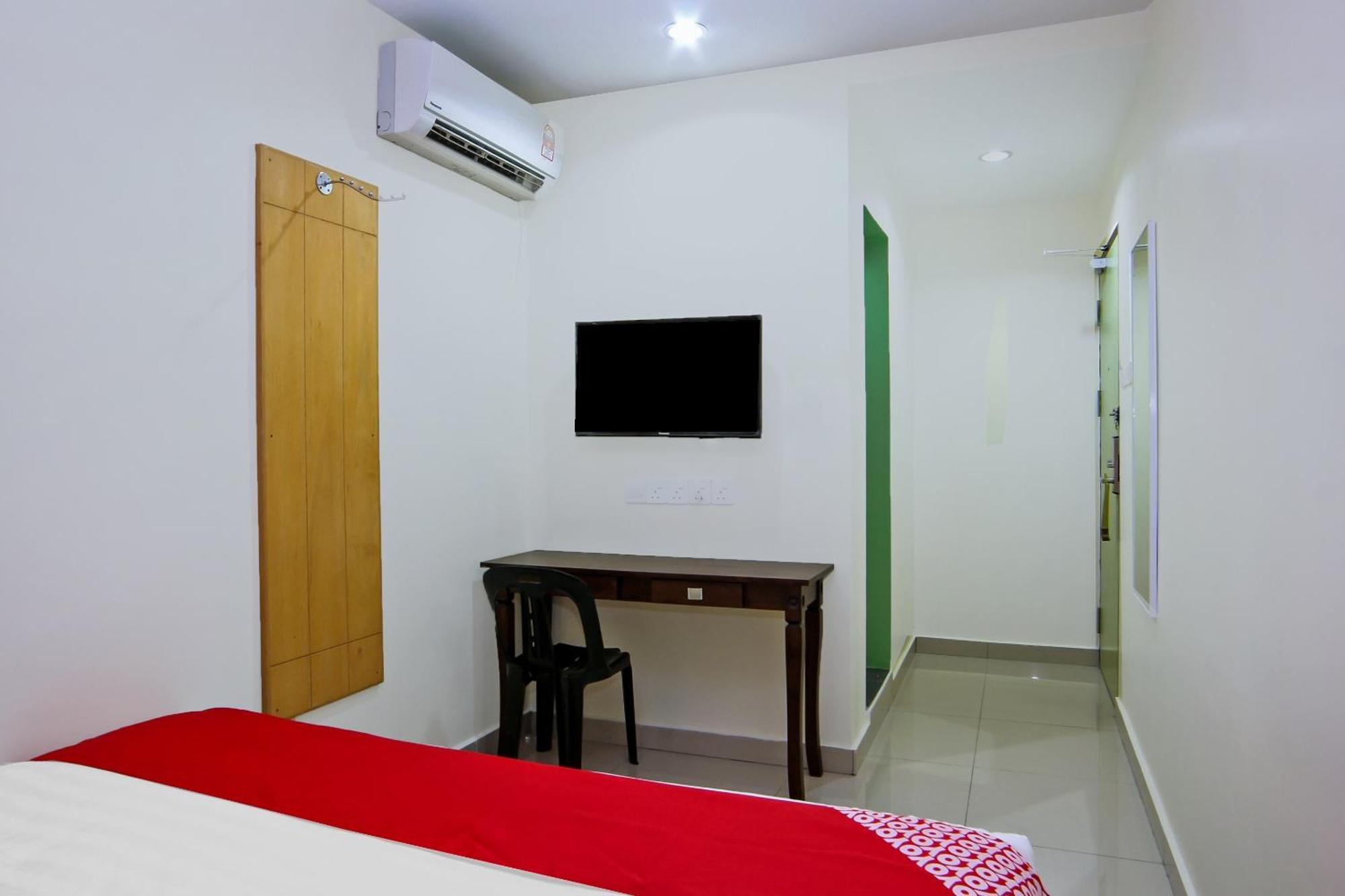 Oyo 44054 Holiday Mansion Inn Sibu Exterior foto