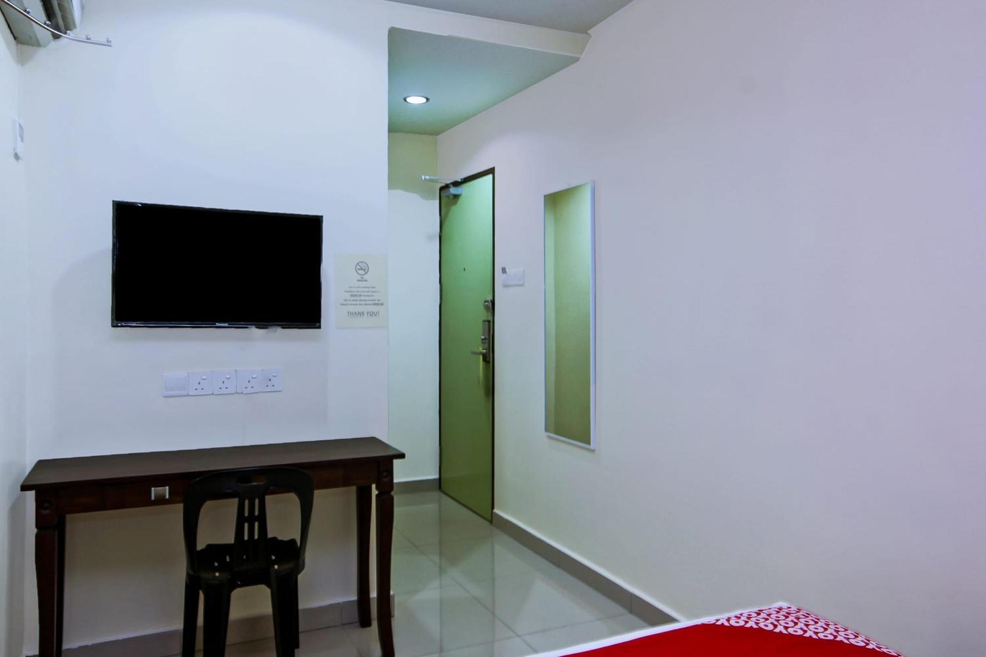 Oyo 44054 Holiday Mansion Inn Sibu Exterior foto