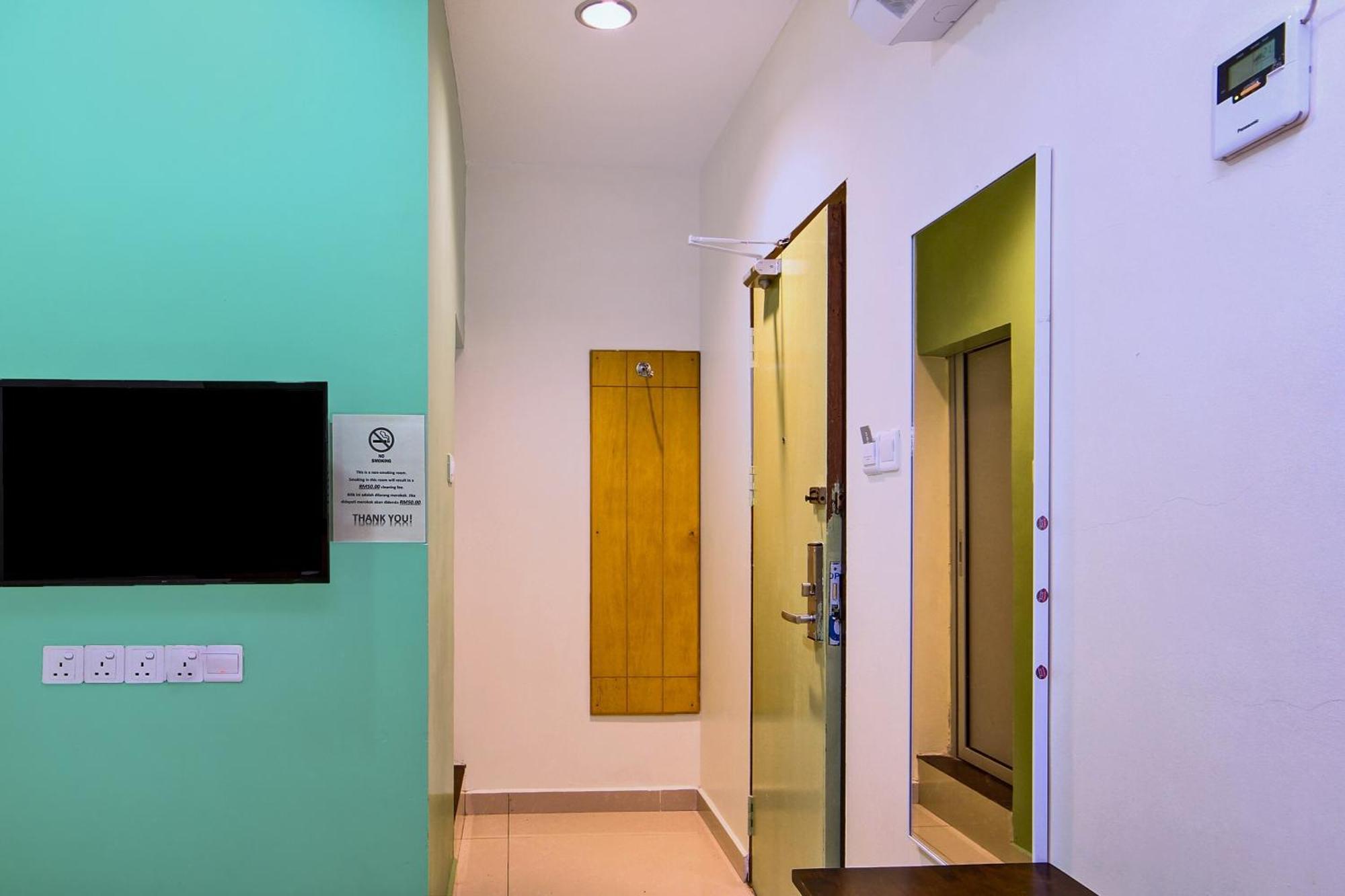 Oyo 44054 Holiday Mansion Inn Sibu Exterior foto