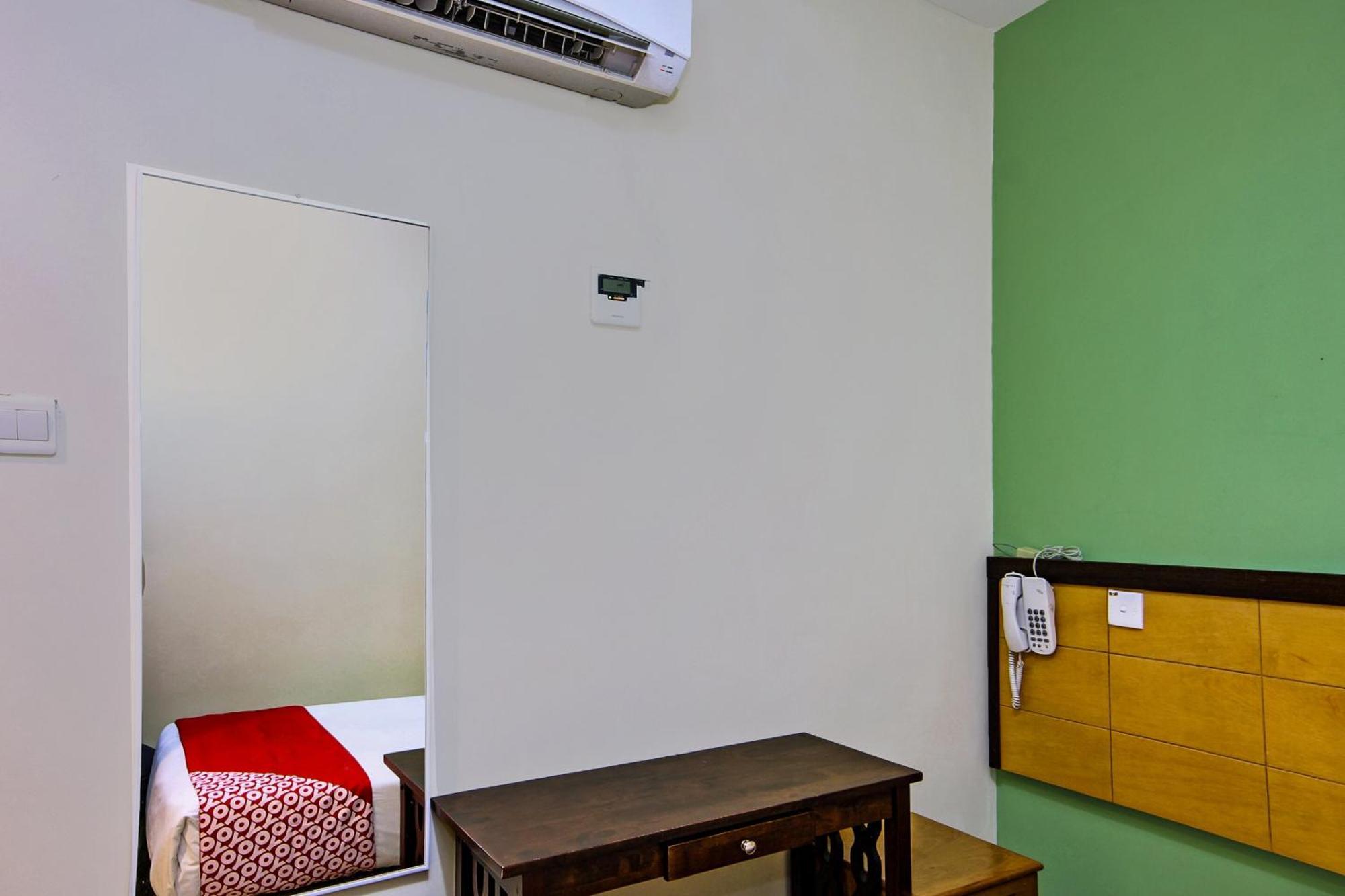Oyo 44054 Holiday Mansion Inn Sibu Exterior foto