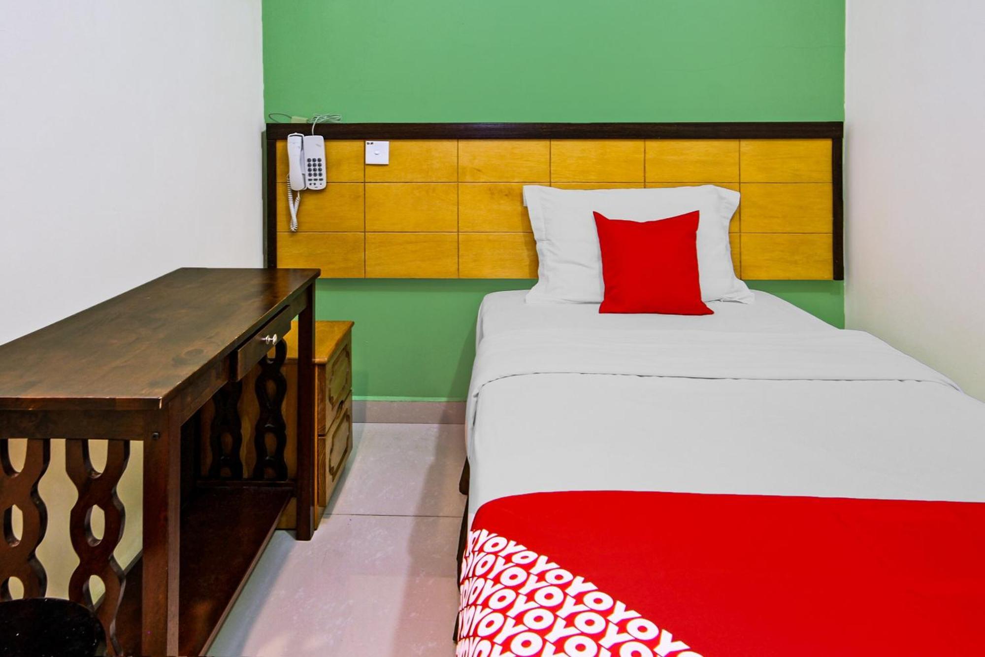 Oyo 44054 Holiday Mansion Inn Sibu Exterior foto