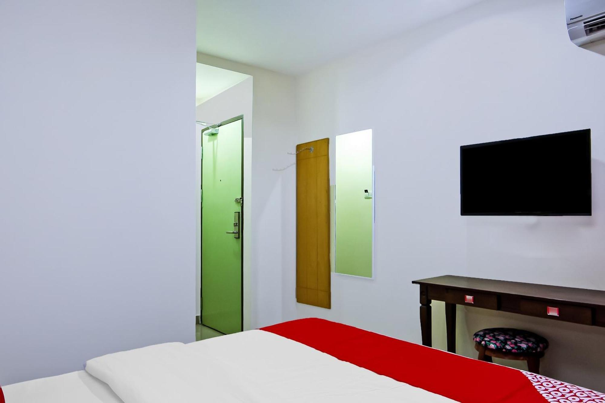 Oyo 44054 Holiday Mansion Inn Sibu Exterior foto