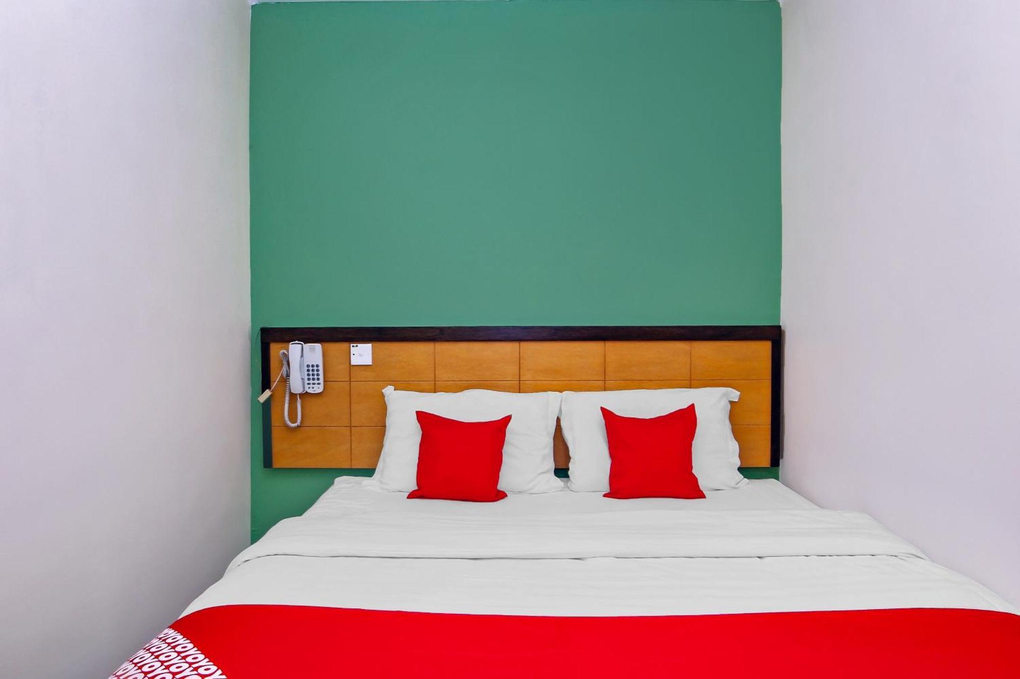 Oyo 44054 Holiday Mansion Inn Sibu Exterior foto