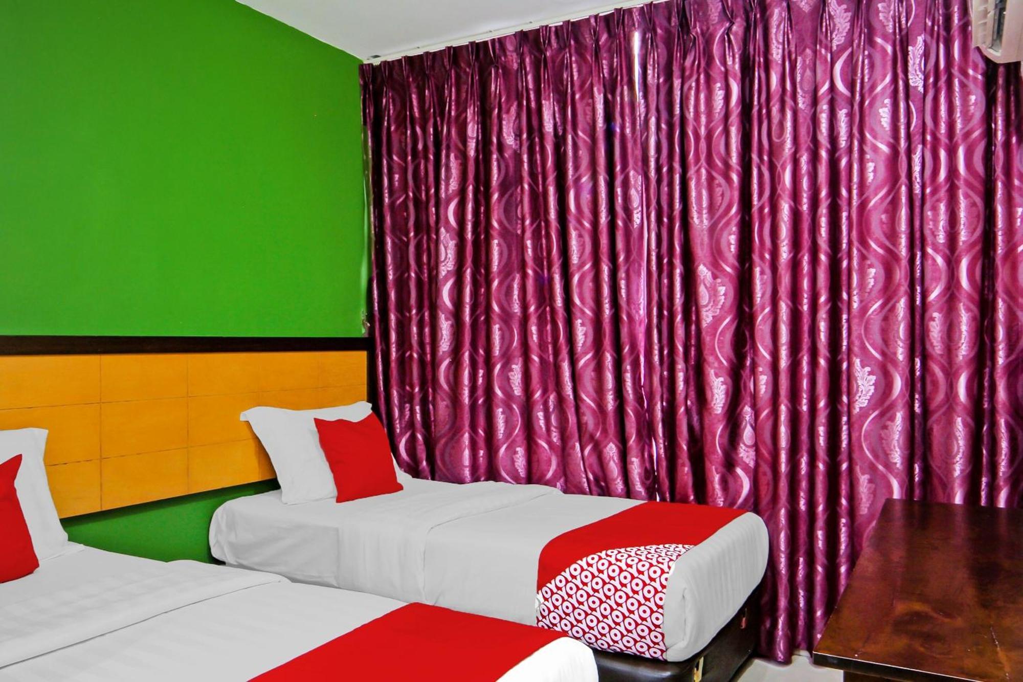 Oyo 44054 Holiday Mansion Inn Sibu Exterior foto